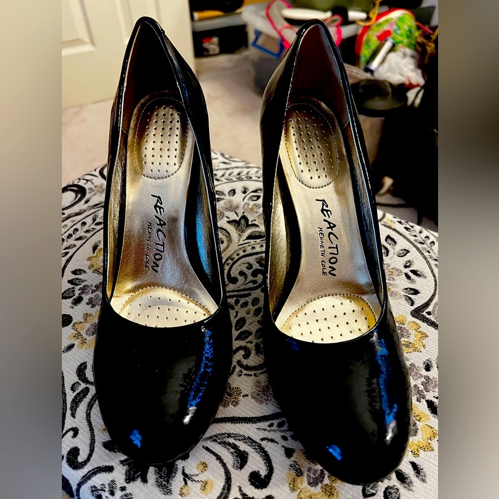 Kenneth Cole Reaction Patent Leather Pumps